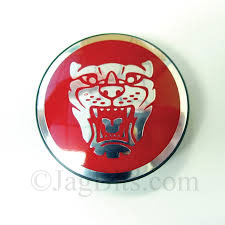 EMBLEM FOR CENTER OF WHEEL SILVER HEAD RED BACKGROUND  C2N3759