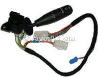 WIPER AND WASHER SWITCH ASSEMBLY ON THE SIDE OF THE STEERING COLUMN  LNC6460AA