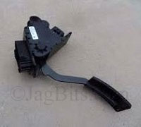 ACCELERATOR PEDAL ASSEMBLY  XR819172